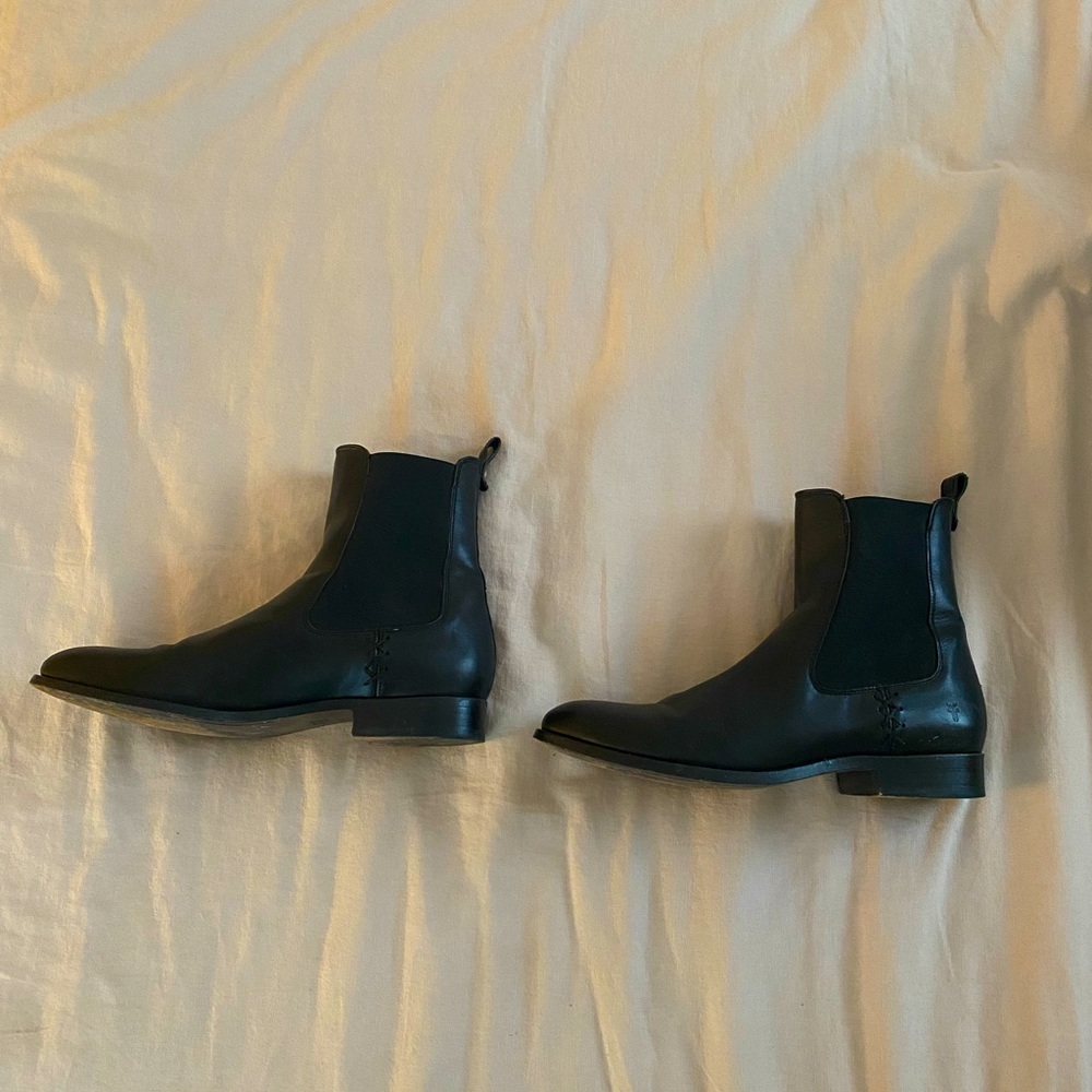 Frye Carly Chelsea Boot, Black. Size 10.